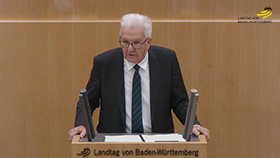 Ministerpräsident Kretschmann am Rednerpult