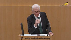 Ministerpräsident Kretschmann am Rednerpult