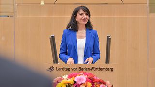 Landtagspräsidentin Aras am Rednerpult