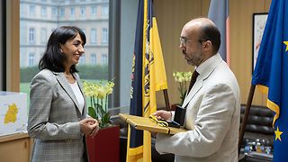 Der italienische Generalkonsul Massimiliano Lagi zu Besuch bei Landtagspräsidentin Muhtarem Aras.