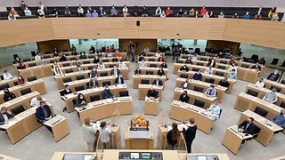 Blick von der Besuchertribüne auf die Debatte