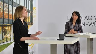 Lucia Arens mit Landtagspräsidentin Aras