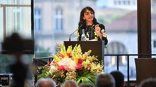 Landtagspräsidentin Muhterem Aras spricht das Grußwort