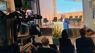 Der Karlsruher Oberbürgermeister Dr. Frank Mentrup am Rednerpult