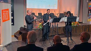 Das Holzbläsertrio des BuschKollegiums spielt ein Stück