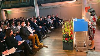 Landtagspräsidentin Muhterem Aras am Rednerpult