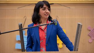 Landtagspräsidentin am Rednerpult