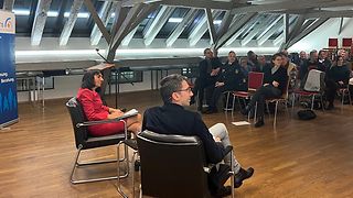 Landtagspräsidentin Muhterem Aras stellt sich den Fragen der Gäste