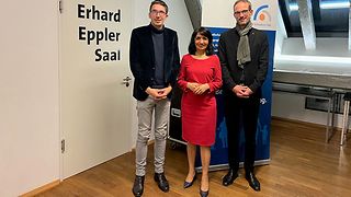 Moderator Marcel Miara (li., Geschäftsführer Haus der Bildung); Landtagspräsidentin Muhterem Aras und Peter Klink (Erster Bürgermeister)