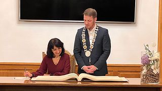 Eintrag ins Goldene Buch der Stadt Bad Wimpfen