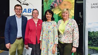 Gruppenbild (v.l.) Johannes Enssle, Regina Schmidt-Kühner, Mutherem Aras, Sylvia Pilarsky-Grosch