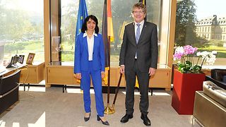 Muhterem Aras und Ernst-Wilhelm Gohl im Dienstzimmer der Landtagspräsidentin