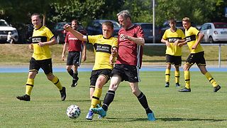 Duell zwischen einem Spieler der Landesauswahl und einem Landtags-Kicker