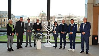 Auch im Landtag leuchtet die Chanukkia und macht jüdisches Leben sichtbar