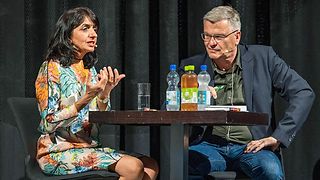 Landtagspräsidentin Muhterem Aras beim "Talk im Bock" mit Moderator Karl-Anton Maucher