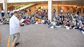 Begrüßt die Kinder: Alexander Strobel, Vorsitzender Landesjugendring