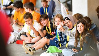 Kinder freuen sich