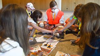 Kinder beim Kennenlern-Spiel