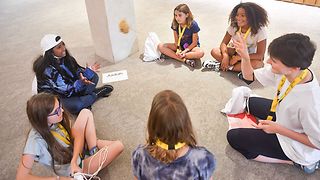 Kinder beim Kennenlern-Spiel