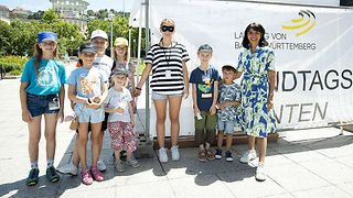 Präsidentin Aras mit den Landtagsagenten.