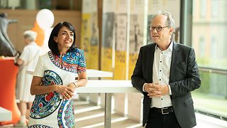 Präsidentin Aras (Grüne) im Austausch mit SWR-Intendant Kai Gniffke.