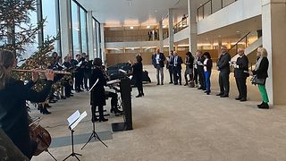 Landtagschor, Abgeordnete und Mitarbeitende singen