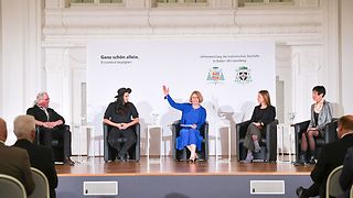 Eine Gesprächsrunde mit Expertinnen und Experten