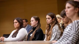 Das Bürgerforum besteht aus rund 60 zufällig ausgewählten Bürgerinnen und Bürgern.