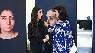 Landtagspräsidentin Muhterem Aras und Friedensnobelpreisträgerin Nadia Murad bei der Gedenkveranstaltung