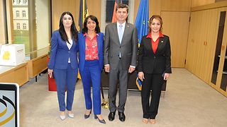 Die Delegation im Dienstzimmer der Landtagspräsidentin