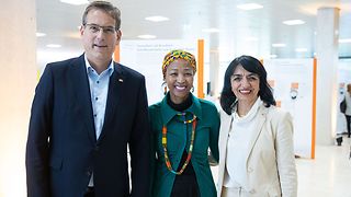 Gruppenbild mit Eric Schweickert (li.) Roleta Lebelo (mi.) Muhterem Aras (re.)