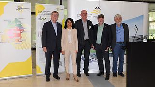 Abgeordnete und Präsidentin Aras und Prof. Klausmann