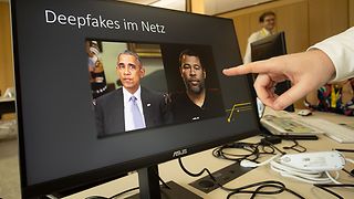 Ein Computerbildschirm wird gezeigt.