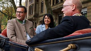 Muhterem Aras , Peter Hauk und Thomas Führmann in der Kutsche