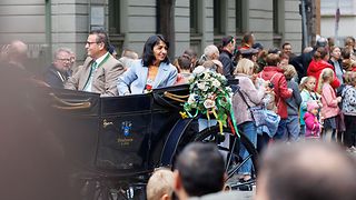 Muhterem Aras und Peter Hauck in der Kutsche