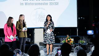 Landtagspräsidentin Muhterem Aras lädt zum Stehempfang ein.