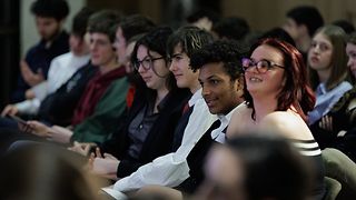 Junge Menschen im Publikum