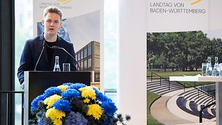 Nicolas Knoblauch trägt sein Gedicht vor