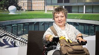  Ines Vorberg von der Landesarbeitsgemeinschaft Selbsthilfe hält einen Vortrag.