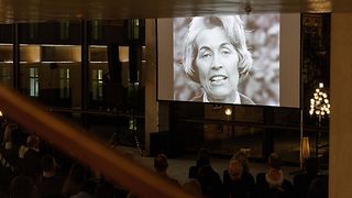 Kinoleinwand in der Lobby