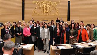 Gruppenfoto mit weiblichen Abgeordneten