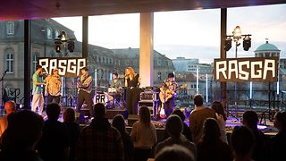 "RasgaRasga" spielt in der Lobby