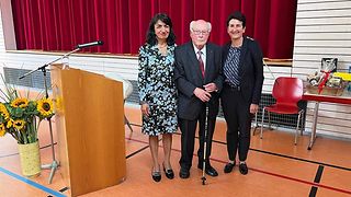 Landtagspräsidentin Aras mit dem Jubilar Erich Schneider und der Bürgermeisterin von Burgstetten Irmtraud Wiedersatz