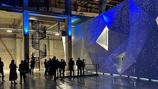 Besichtigung des LUMI-Supercomputers in Kajaani, der in einer früheren Papierfabrik steht.