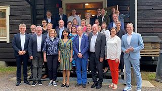 Gruppenbild mit den finnischen Gastgebern im Gästehaus der Stadt Oulu