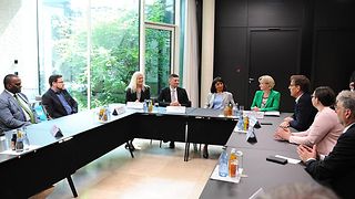 Gespräch im Wirtschaftsausschuss mit Landtagspräsidentin Muhterem Aras, Dr. Nicole Hoffmeister-Kraut, dem Vorsitzenden Dr. Erik Schweickert und der stellvertretenden Vorsitzenden Katrin Schindele.