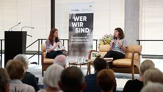 Im Gespräch: Moderatorin Nicole Köster und Lena Gorelik