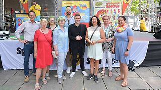 Gruppenfoto u.a. mit Florian Wahl und Katrin Steinhülb-Joos