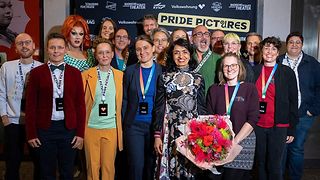 Gruppenbild mit Landtagspräsidentin Aras und dem Organisationsteam der Pride Pictures