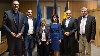 Gruppenbild mit der Generalkonsulin